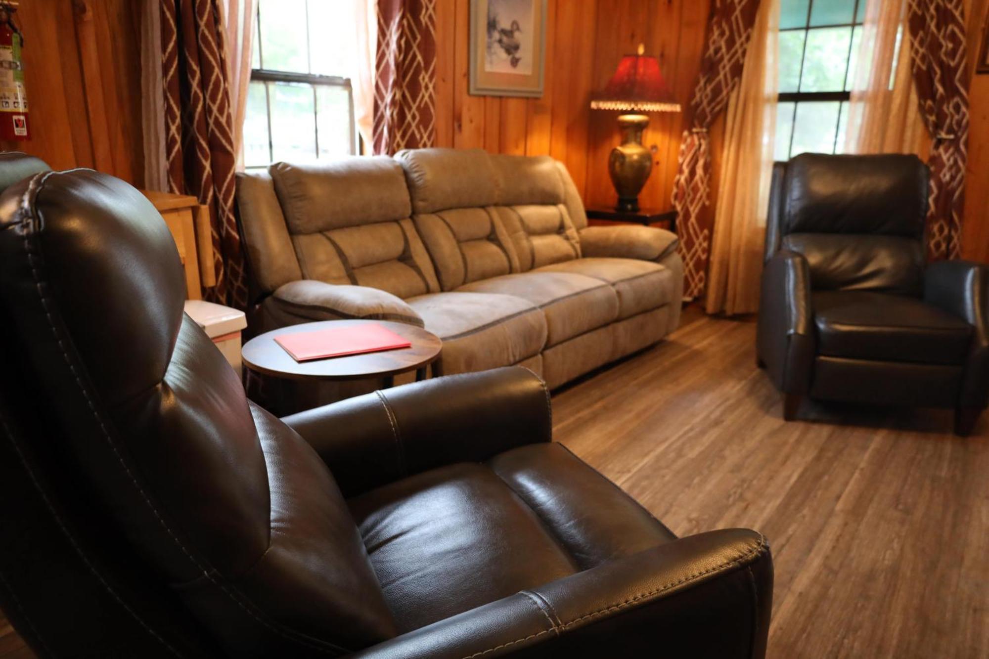 Turn On Inn Lake Village 部屋 写真