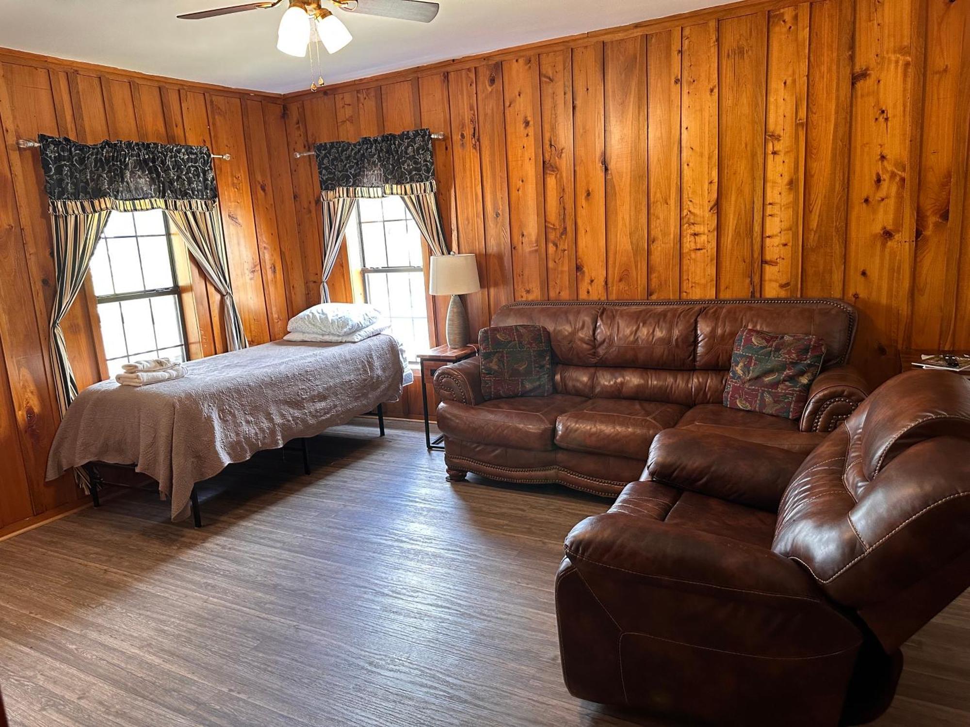 Turn On Inn Lake Village 部屋 写真