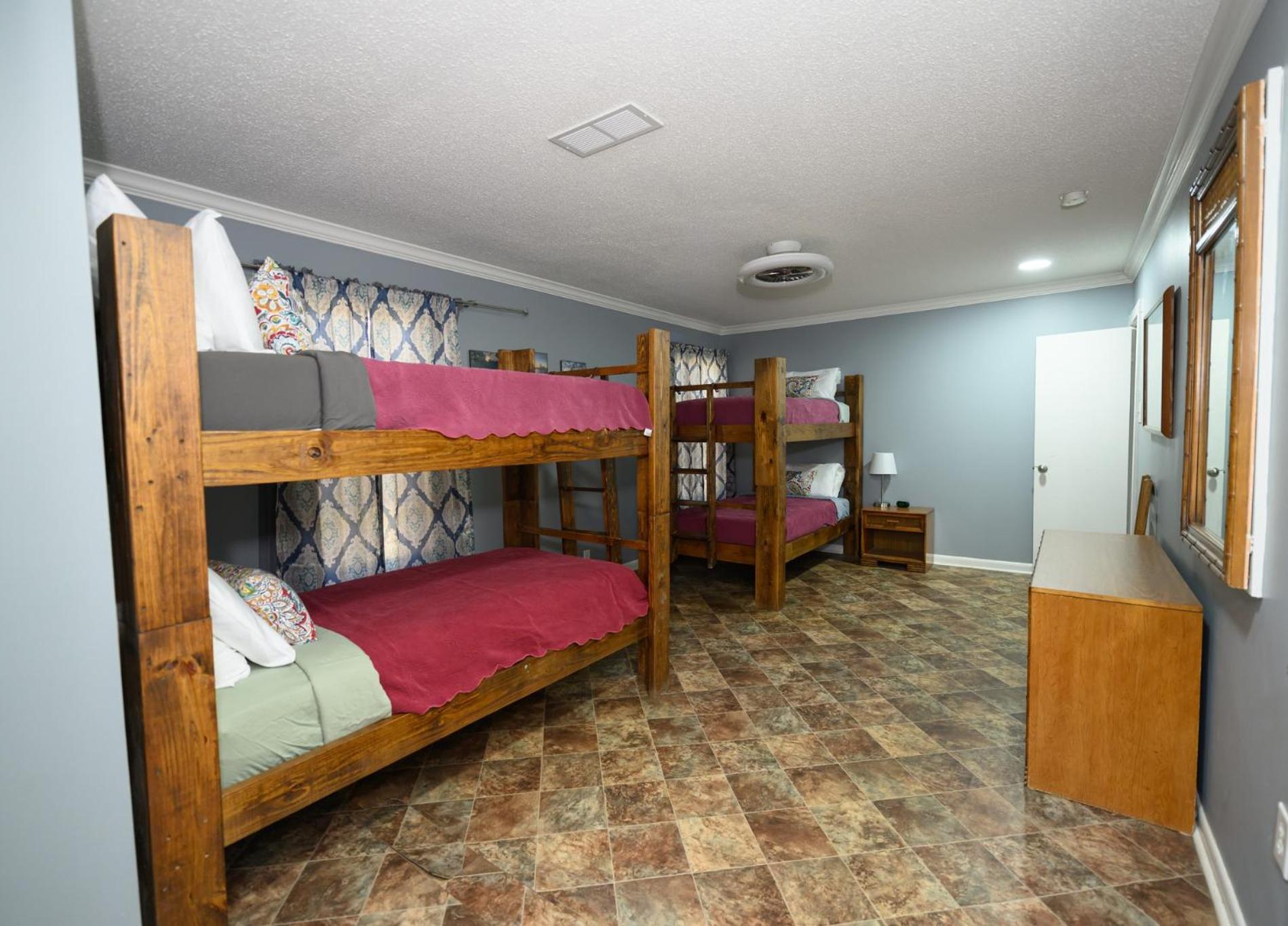 Turn On Inn Lake Village 部屋 写真
