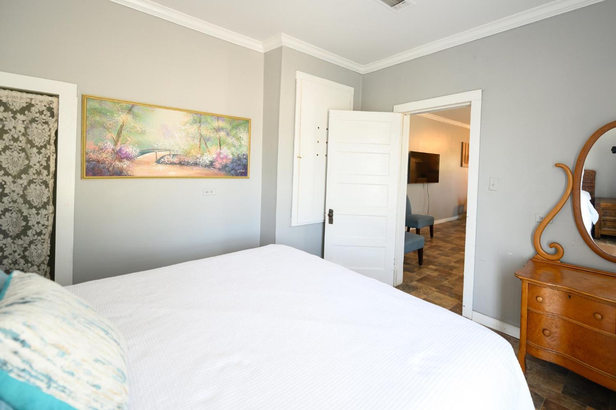 Turn On Inn Lake Village 部屋 写真