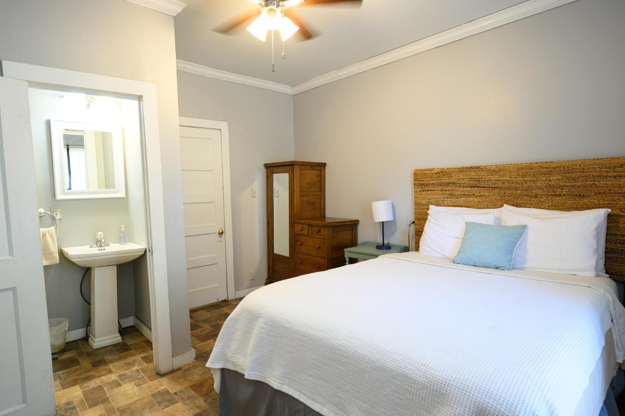 Turn On Inn Lake Village 部屋 写真