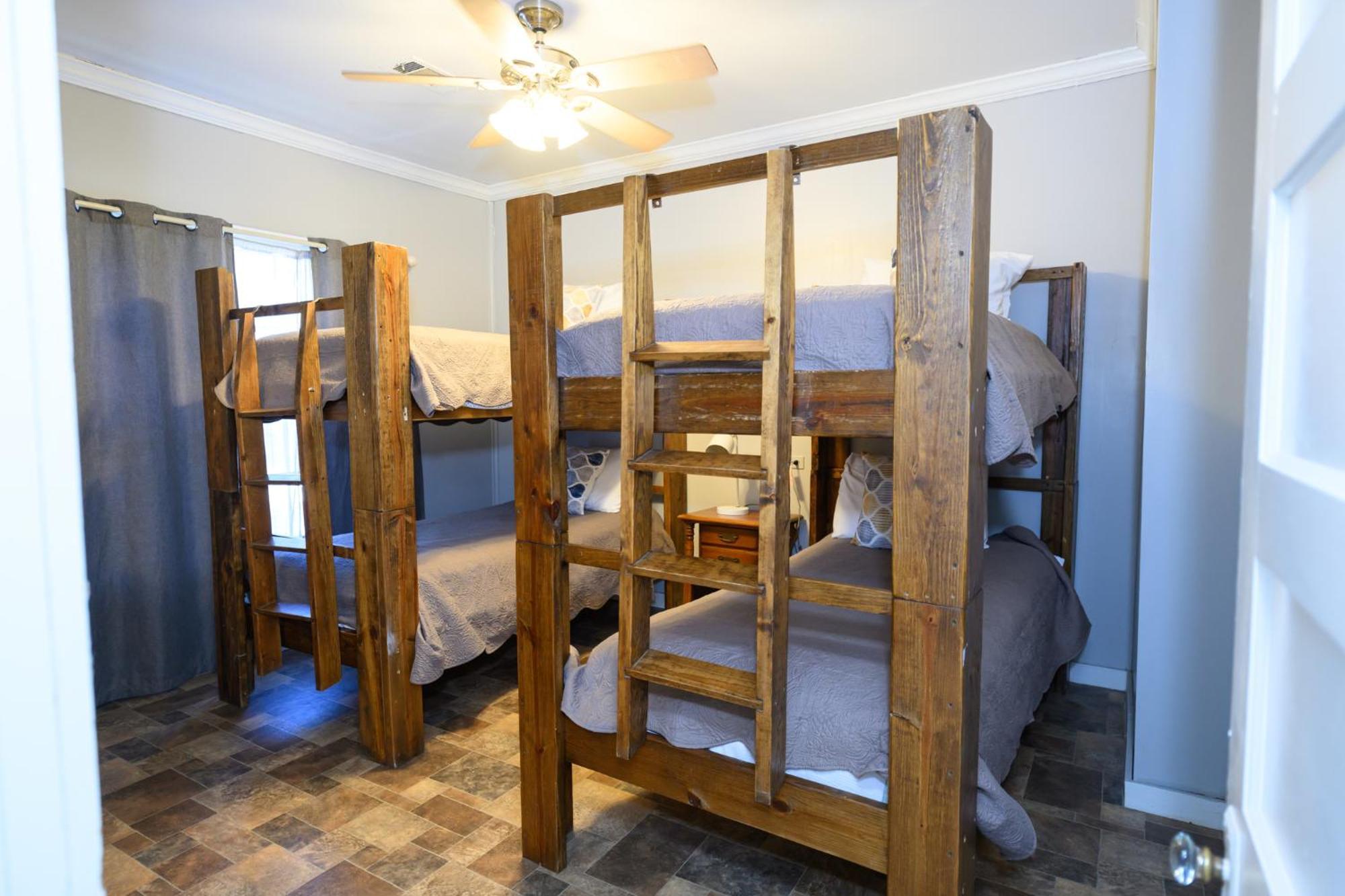 Turn On Inn Lake Village 部屋 写真